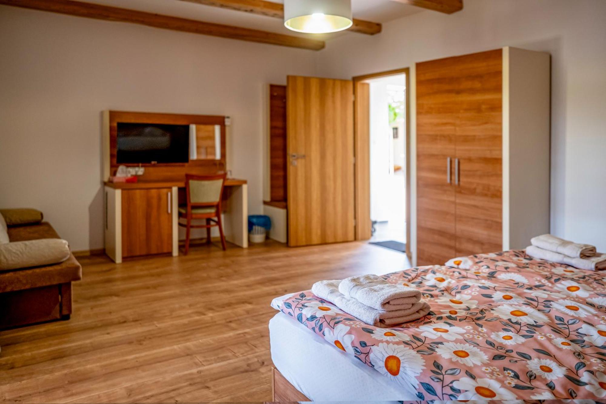 U Katalpy Hotel Sedlec  Bagian luar foto